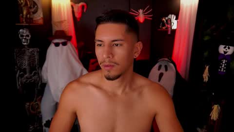 Snapshot of aaronfox_ chatting on 10.13.25 AARON online show from 10.13.25