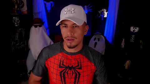 Snapshot of aaronfox_ chatting on 10.14.25 AARON online show from 10.14.25