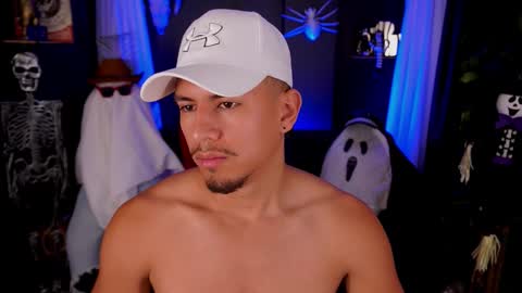 Snapshot of aaronfox_ chatting on 10.14.25 AARON online show from 10.14.25