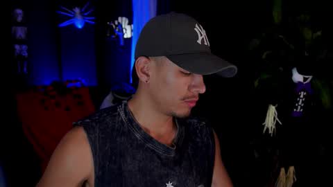 Snapshot of aaronfox_ chatting on 10.17.25 AARON online show from 10.17.25