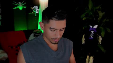 Snapshot of aaronfox_ chatting on 10.17.25 AARON online show from 10.17.25