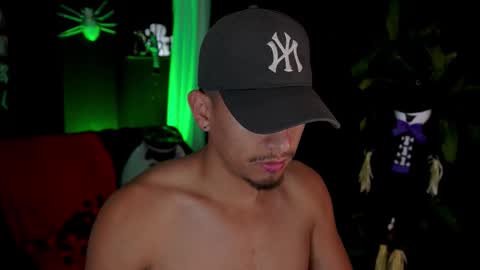 Snapshot of aaronfox_ chatting on 10.18.25 AARON online show from 10.18.25