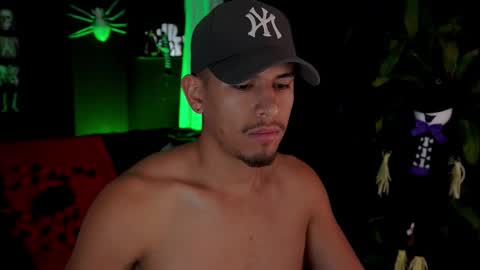 Snapshot of aaronfox_ chatting on 10.20.25 AARON online show from 10.20.25