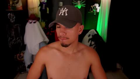 Snapshot of aaronfox_ chatting on 10.24.25 AARON online show from 10.24.25