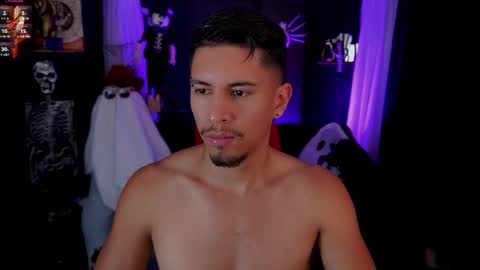 Snapshot of aaronfox_ chatting on 10.24.25 AARON online show from 10.24.25