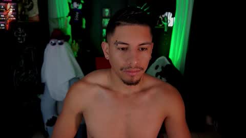 Snapshot of aaronfox_ chatting on 10.25.25 AARON online show from 10.25.25