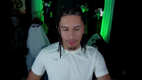 Snapshot of aaronfox_ chatting on 10.25.25 AARON online show from 10.25.25