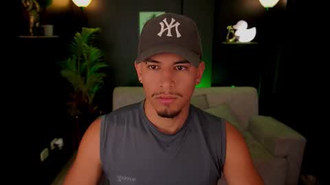 Snapshot of aaronfox_ chatting on 11.03.25 AARON online show from 11.03.25