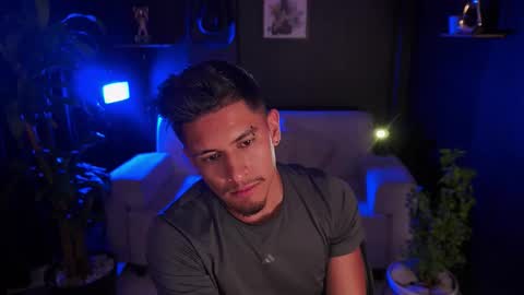 Snapshot of aaronfox_ chatting on 11.06.25 AARON online show from 11.06.25