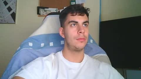 Snapshot of aaronlavine chatting on 07.23.26 aaronlavine online show from 07.23.26