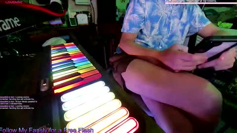 Snapshot of aaronskeetman chatting on 10.22.25 Aaron Skeetman online show from 10.22.25