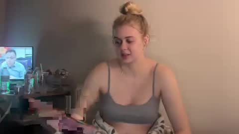 Snapshot of ababyy2901 chatting on 10.28.25 ababyy2901 online show from 10.28.25