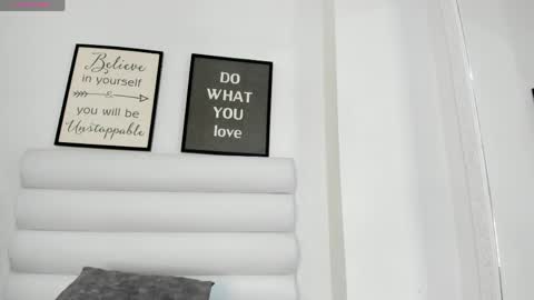 abbey_walker online show from 04.04.26