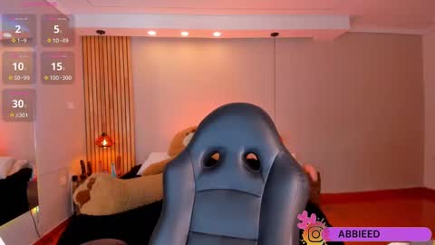 Abbie Edmond  online show from 02.19.25