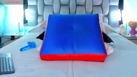 abby_blue01 online show from 12.04.24