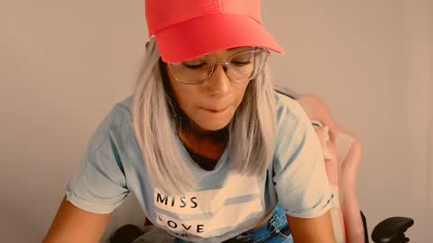 Snapshot of abby_liu chatting on 12.27.24 May Imstagram online show from 12.27.24