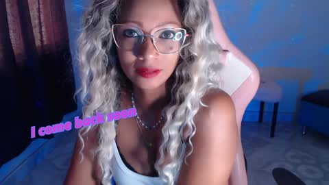 Snapshot of abby_liu chatting on 01.08.25 May Imstagram online show from 01.08.25