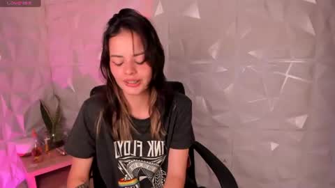 Snapshot of abby_saenz01 chatting on 06.19.26 Abby Saenz online show from 06.19.26