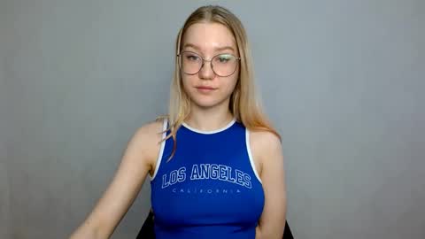 Abby Lovense is active online show from 02.23.25
