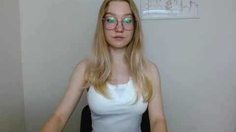 Abby Lovense is active online show from 09.20.25
