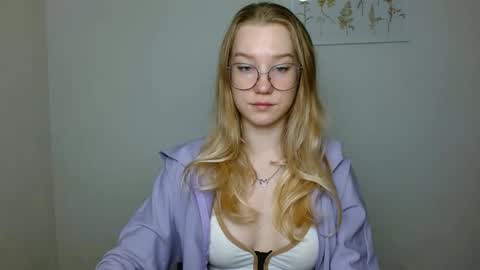 Abby Lovense is active online show from 10.08.25