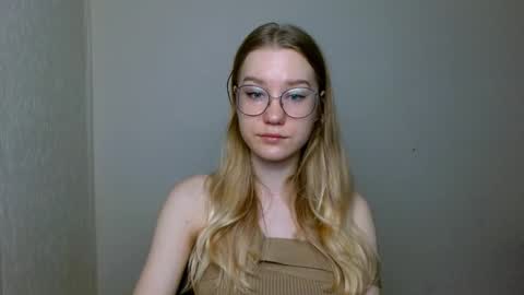 Abby Lovense is active online show from 12.01.25