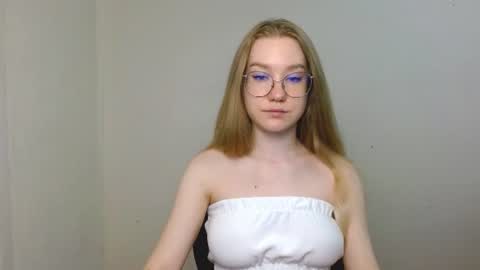 Abby Lovense is active online show from 07.04.26