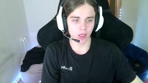 Snapshot of abbysal_blade chatting on 10.16.25 abbysal_blade online show from 10.16.25