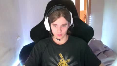 Snapshot of abbysal_blade chatting on 10.23.25 abbysal_blade online show from 10.23.25