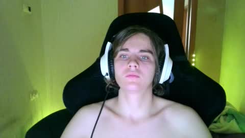 Snapshot of abbysal_blade chatting on 10.30.25 abbysal_blade online show from 10.30.25