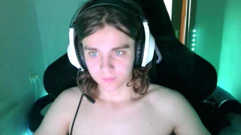 Snapshot of abbysal_blade chatting on 11.10.25 abbysal_blade online show from 11.10.25