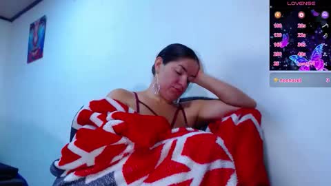 Snapshot of abbyshinne chatting on 11.13.25 abbyshinne online show from 11.13.25