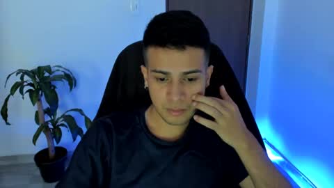 Snapshot of abelasburgo chatting on 10.11.25 Independence model AbelAsburgo online show from 10.11.25