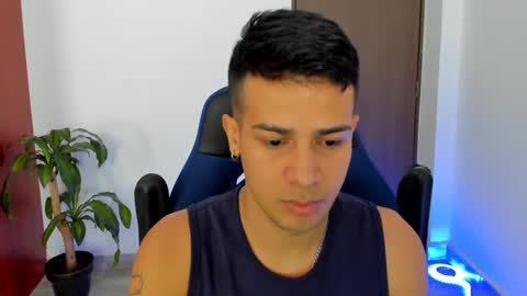 Snapshot of abelasburgo chatting on 10.13.25 Independence model AbelAsburgo online show from 10.13.25