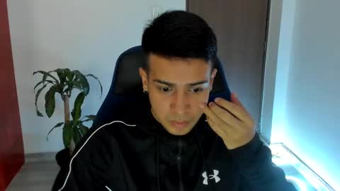 Snapshot of abelasburgo chatting on 10.15.25 Independence model AbelAsburgo online show from 10.15.25