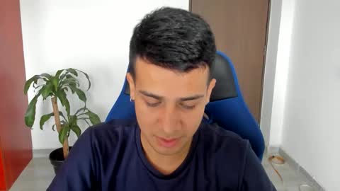 Snapshot of abelasburgo chatting on 10.17.25 Independence model AbelAsburgo online show from 10.17.25