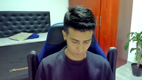 Snapshot of abelasburgo chatting on 10.23.25 Independence model AbelAsburgo online show from 10.23.25