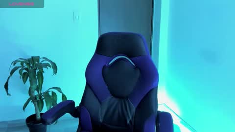 Snapshot of abelasburgo chatting on 10.28.25 Independence model AbelAsburgo online show from 10.28.25