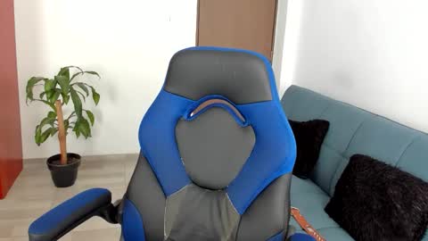 Snapshot of abelasburgo chatting on 11.17.25 Independence model AbelAsburgo online show from 11.17.25