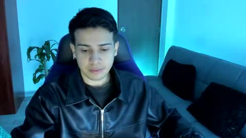 Independence model AbelAsburgo online show from 11.19.25