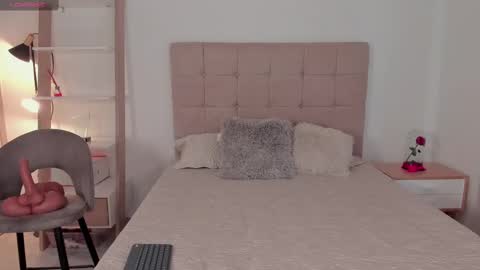 Snapshot of abellacroft chatting on 03.11.25 Abella online show from 03.11.25