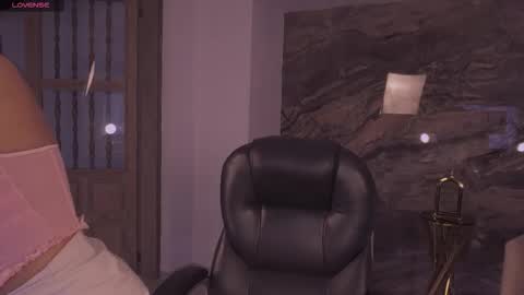 Snapshot of abellacroft chatting on 10.28.25 Abella online show from 10.28.25