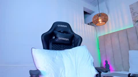 Snapshot of abelladgr chatting on 01.15.25 abelladgr online show from 01.15.25