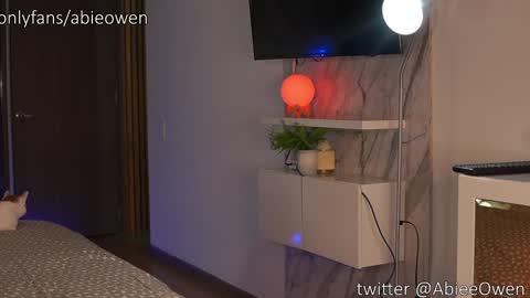 abie_owen online show from 09.27.25