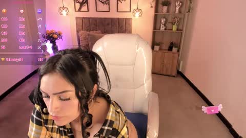 Snapshot of abiigaiil_ chatting on 09.11.25 Abigail online show from 09.11.25