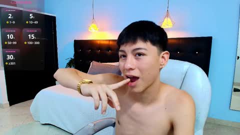 abraham_horny18 online show from 10.03.25