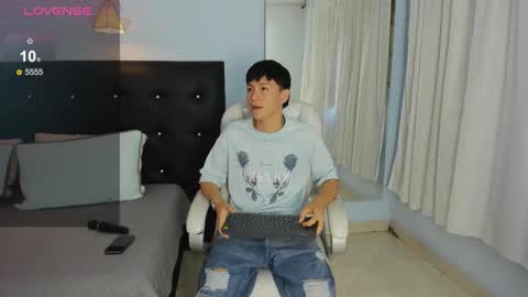 abraham_horny18 online show from 11.07.25
