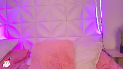 Abril  online show from 09.17.25