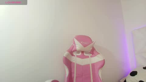 Abril  online show from 10.03.25