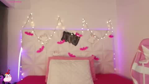 Abril  online show from 10.16.25